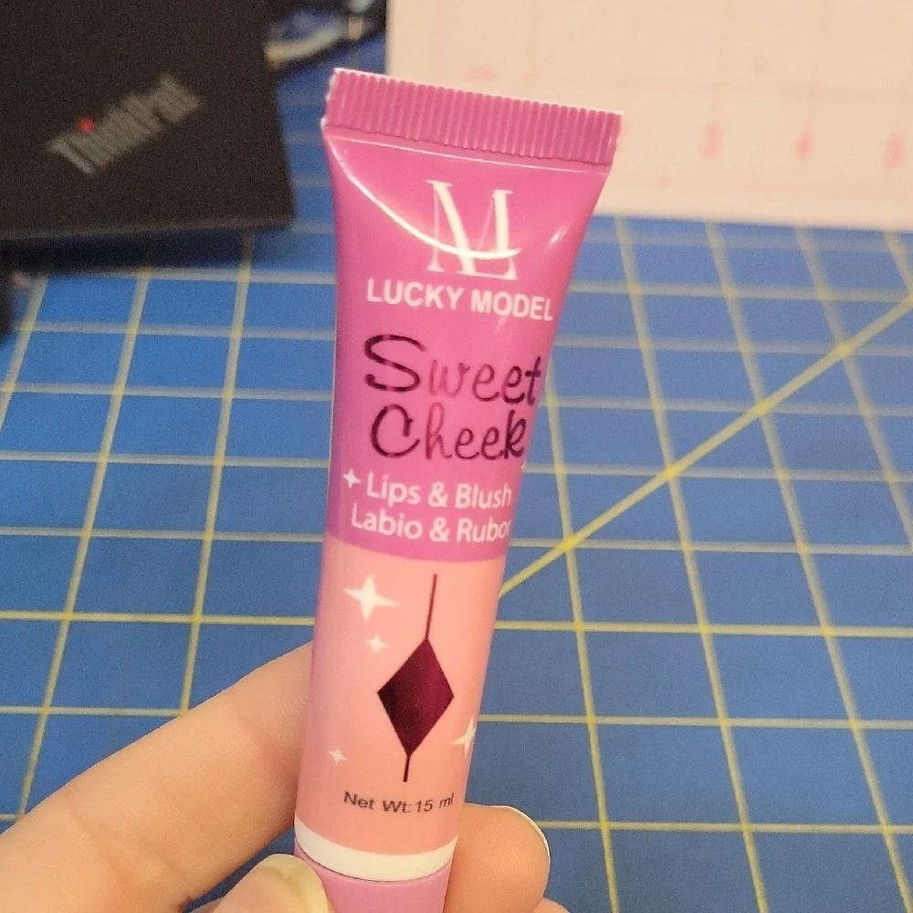M Lucky Model Sweet Cheek Lips & Blush - 01 Liquid 15ml New Tube